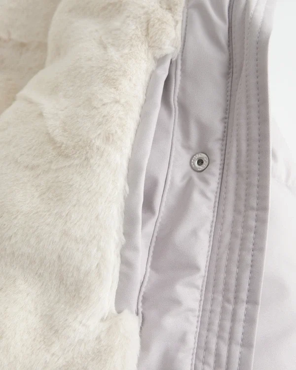 Allwetter-Daunenjacke mit Kunstfellfutter Allwetter-Daunenjacke mit Kunstfellfutter