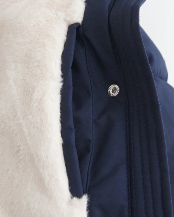 Allwetter-Daunenjacke mit Kunstfellfutter Allwetter-Daunenjacke mit Kunstfellfutter