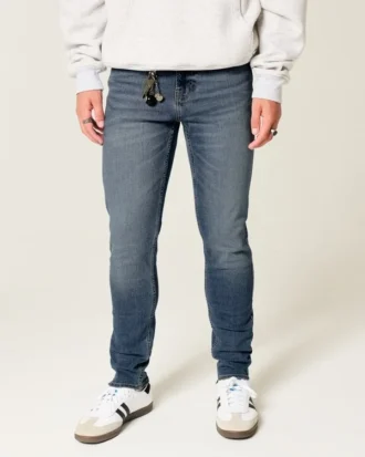 Athletische Skinny-Jeans in mittlerer Waschung