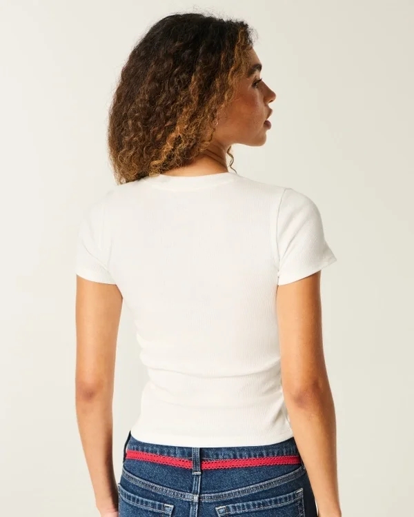 Baby-T-Shirt mit „Snowed In”-Grafik Baby-T-Shirt mit „Snowed In”-Grafik