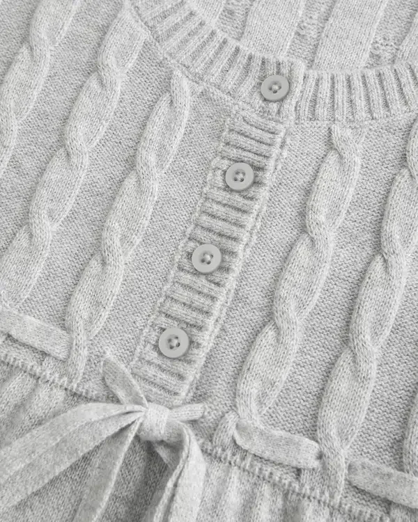 Babydoll-Pullover mit Zopfmuster Babydoll-Pullover mit Zopfmuster