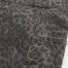 Baggy-Jeans mit Leopardenmuster