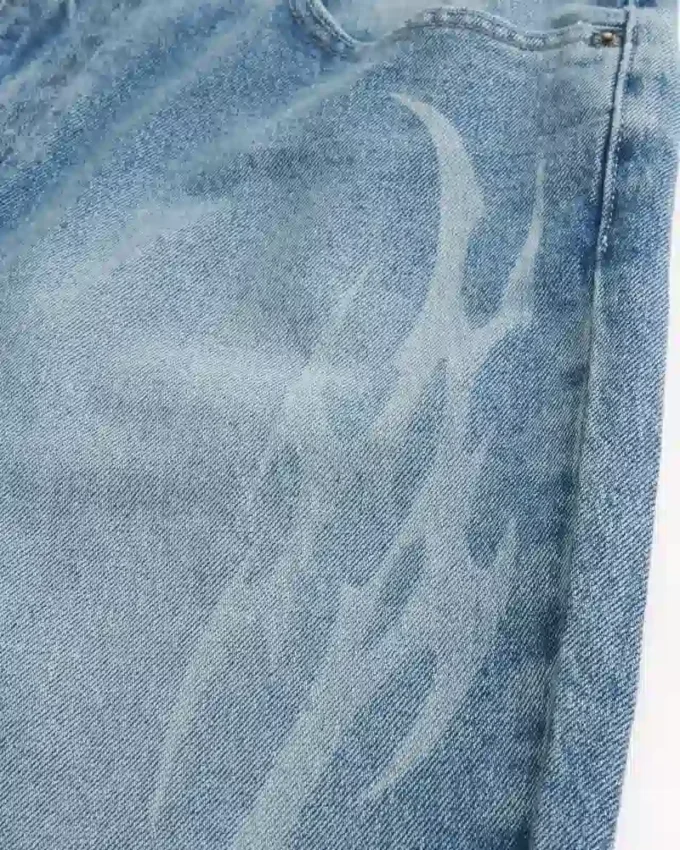 Baggy-Jeans mit mittlerer Waschung und Flammenprint Baggy-Jeans mit mittlerer Waschung und Flammenprint