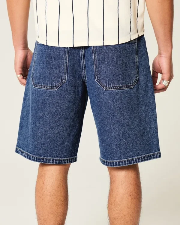 Baggy-Jeansshorts in mittlerer Waschung Baggy-Jeansshorts in mittlerer Waschung