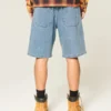 Baggy-Jeansshorts mit gesticktem Logo Baggy-Jeansshorts mit gesticktem Logo