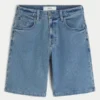 Baggy-Jeansshorts mit gesticktem Logo Baggy-Jeansshorts mit gesticktem Logo