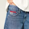 Baggy-Jeansshorts mit niedriger Leibhöhe, dunkler Waschung und amerikanischer Flagge Baggy-Jeansshorts mit niedriger Leibhöhe, dunkler Waschung und amerikanischer Flagge