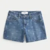 Baggy-Jeansshorts mit niedriger Leibhöhe und Schleifenmuster Baggy-Jeansshorts mit niedriger Leibhöhe und Schleifenmuster