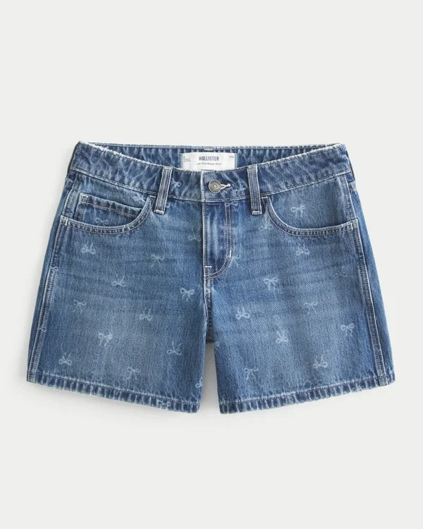 Baggy-Jeansshorts mit niedriger Leibhöhe und Schleifenmuster Baggy-Jeansshorts mit niedriger Leibhöhe und Schleifenmuster