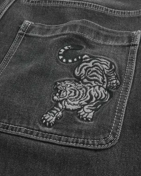 Baggy-Jeansshorts mit Tiger-Grafik Baggy-Jeansshorts mit Tiger-Grafik