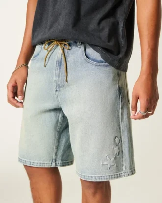 Baggy-Shorts aus Denim mit Sternstickerei Baggy-Shorts aus Denim mit Sternstickerei