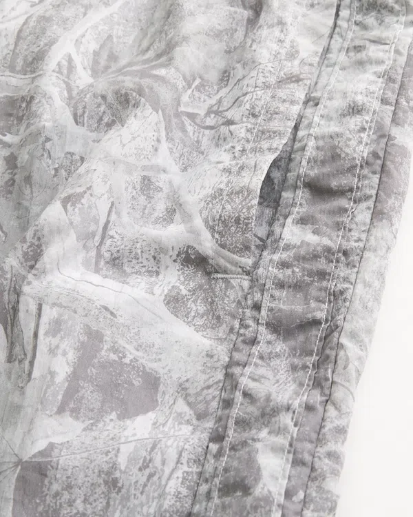 Baggy-Trainingshose in Camouflage-Optik Baggy-Trainingshose in Camouflage-Optik