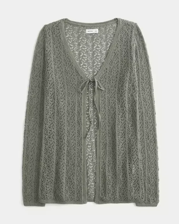 Bequeme, langärmelige Strandjacke mit Bindeband vorne Bequeme, langärmelige Strandjacke mit Bindeband vorne