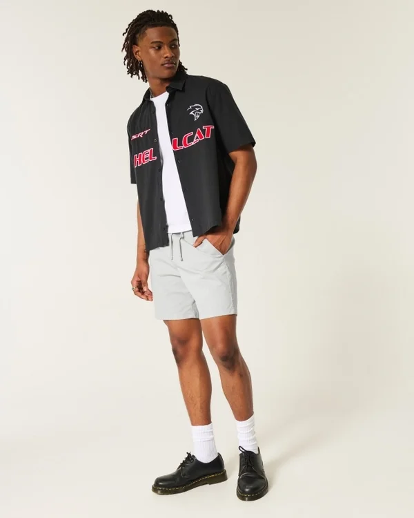 Über dem Knie endende Twill-Shorts zum Hineinschlüpfen Über dem Knie endende Twill-Shorts zum Hineinschlüpfen