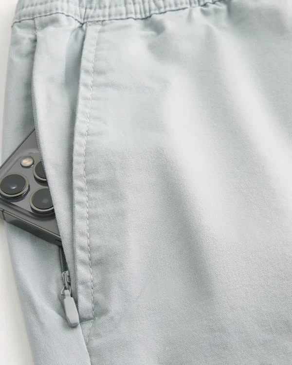 Über dem Knie endende Twill-Shorts zum Hineinschlüpfen Über dem Knie endende Twill-Shorts zum Hineinschlüpfen