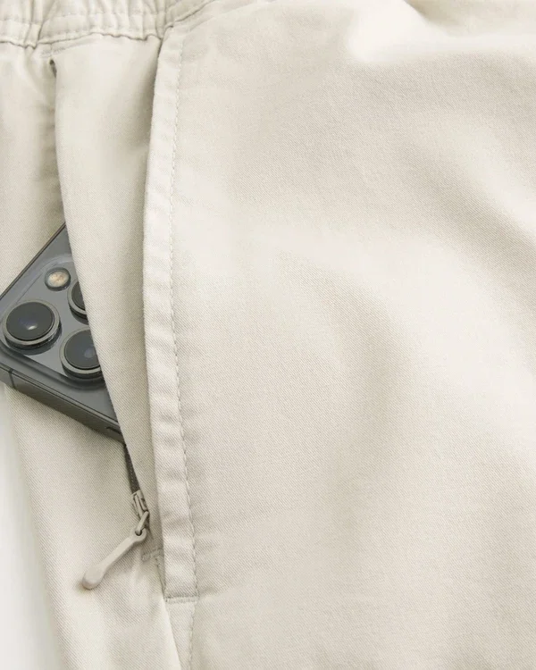 Über dem Knie endende Twill-Shorts zum Hineinschlüpfen Über dem Knie endende Twill-Shorts zum Hineinschlüpfen