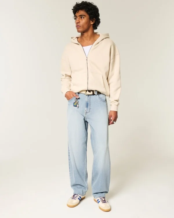 Bestickte, hellblaue Skater-Baggy-Jeans Bestickte, hellblaue Skater-Baggy-Jeans