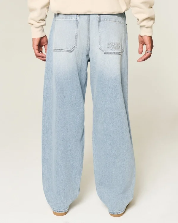 Bestickte, hellblaue Skater-Baggy-Jeans Bestickte, hellblaue Skater-Baggy-Jeans