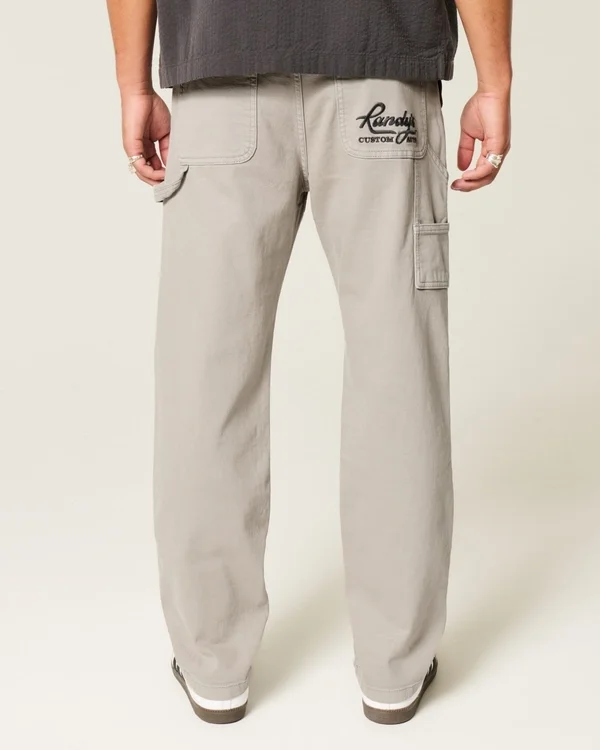 Bestickte, locker sitzende Malerjeans Bestickte, locker sitzende Malerjeans