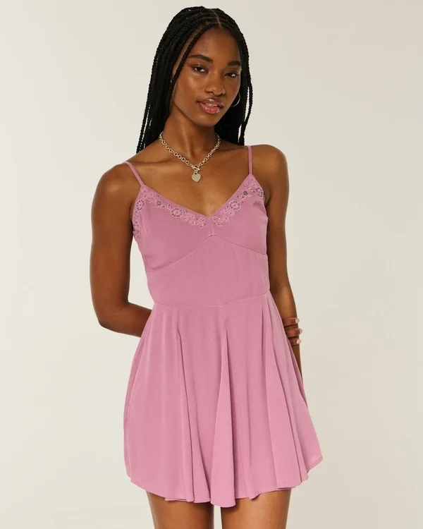 Besticktes Minikleid Besticktes Minikleid