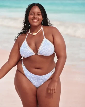 Bikini-Höschen im Cheeky-Stil mit hohem Beinausschnitt und Häkeloptik