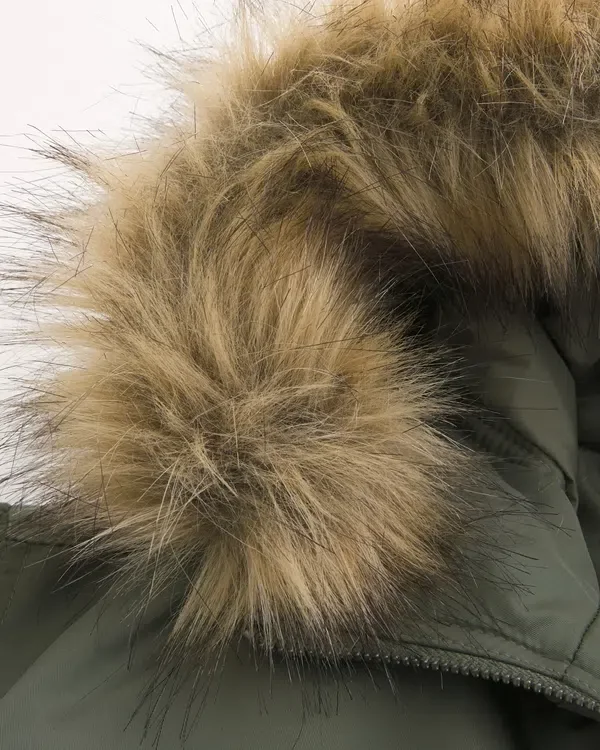 Bomberjacke mit Kunstfellbesatz und Reißverschluss Bomberjacke mit Kunstfellbesatz und Reißverschluss