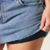 Curvy Low-Rise Mini-Skort aus mittelblauem Denim