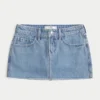 Curvy Low-Rise Mini-Skort aus mittelblauem Denim