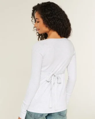 Einfach zu bindendes Henley-Babydoll-Oberteil Einfach zu bindendes Henley-Babydoll-Oberteil