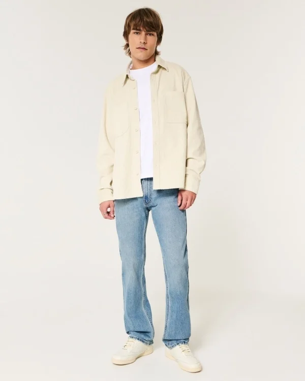 Gerade geschnittene Jeans in mittlerer Waschung Gerade geschnittene Jeans in mittlerer Waschung