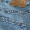 Gerade geschnittene Jeans in mittlerer Waschung Gerade geschnittene Jeans in mittlerer Waschung