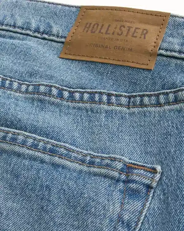 Gerade geschnittene Jeans in mittlerer Waschung Gerade geschnittene Jeans in mittlerer Waschung