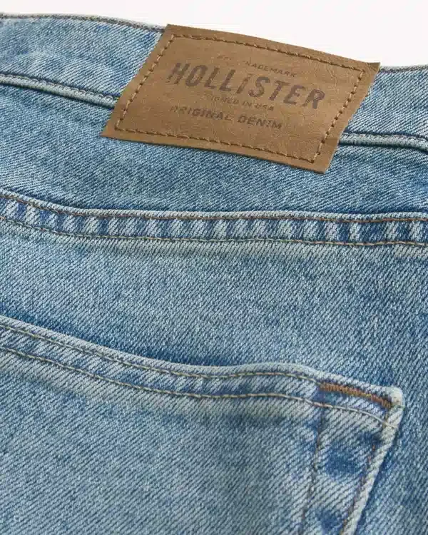 Gerade geschnittene Jeans in mittlerer Waschung Gerade geschnittene Jeans in mittlerer Waschung