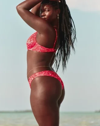 Gerippte Cheekiest-Bikinihose mit hohem Beinausschnitt