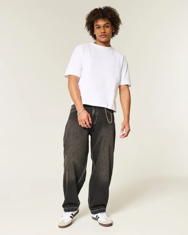 Gewaschene schwarze Baggy-Jeans mit Schlangenstickerei Gewaschene schwarze Baggy-Jeans mit Schlangenstickerei