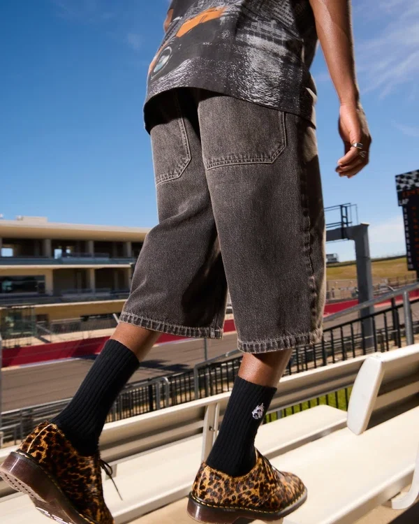 Gewaschene schwarze Denim-Halbhose Gewaschene schwarze Denim-Halbhose