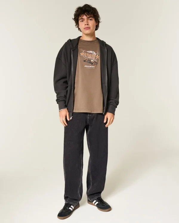 Gewaschene schwarze Skater-Baggy-Jeans mit Nähten Gewaschene schwarze Skater-Baggy-Jeans mit Nähten