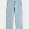 Hellblaue Baggy-Jeans im Painter-Stil Hellblaue Baggy-Jeans im Painter-Stil