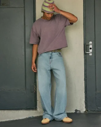 Hellblaue Super-Baggy-Jeans mit Astronauten-Grafik