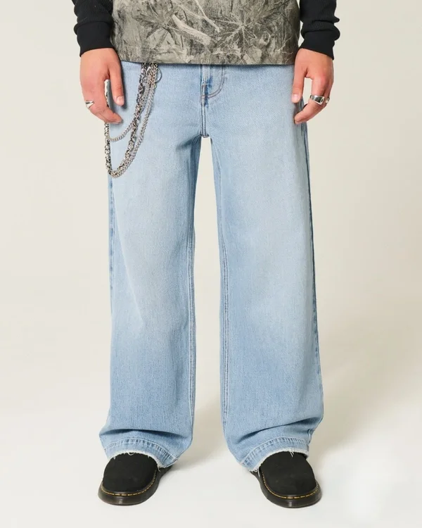 Hellblaue Super-Baggy-Jeans mit Astronauten-Grafik Hellblaue Super-Baggy-Jeans mit Astronauten-Grafik