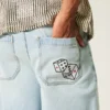 Hellblaue Super-Baggy-Jeansshorts mit Würfelgrafik Hellblaue Super-Baggy-Jeansshorts mit Würfelgrafik