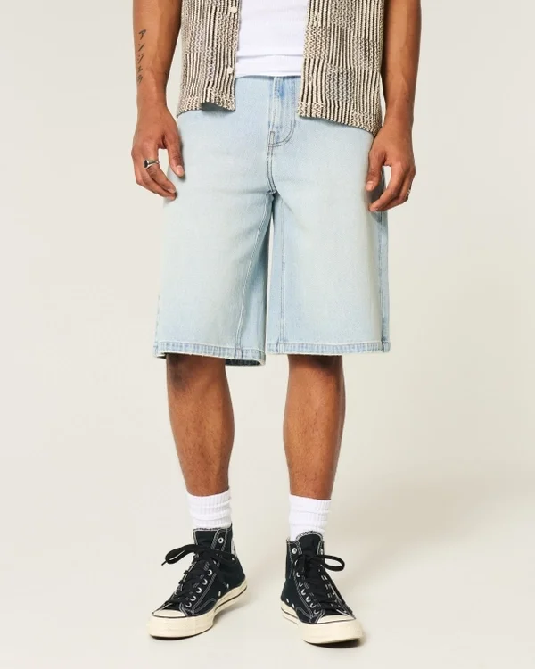 Hellblaue Super-Baggy-Jeansshorts mit Würfelgrafik Hellblaue Super-Baggy-Jeansshorts mit Würfelgrafik