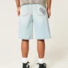 Hellblaue Super-Baggy-Jeansshorts mit Würfelgrafik Hellblaue Super-Baggy-Jeansshorts mit Würfelgrafik