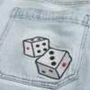 Hellblaue Super-Baggy-Jeansshorts mit Würfelgrafik Hellblaue Super-Baggy-Jeansshorts mit Würfelgrafik