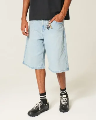 Hellblaue, verzierte Super-Baggy-Jeansshorts