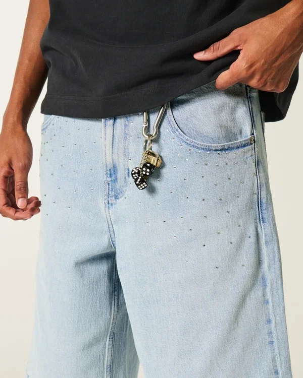 Hellblaue, verzierte Super-Baggy-Jeansshorts Hellblaue, verzierte Super-Baggy-Jeansshorts