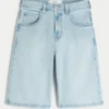 Hellblaue, verzierte Super-Baggy-Jeansshorts Hellblaue, verzierte Super-Baggy-Jeansshorts