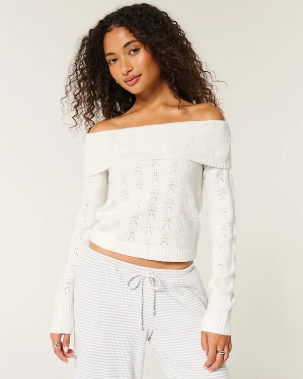 Hollister Bequemer Cloud Stitchy Off-Shoulder-Pullover Hollister Bequemer Cloud Stitchy Off-Shoulder-Pullover