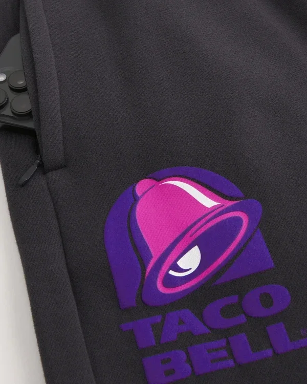 Hollister x Taco Bell Baggy Sweatpants mit Grafikprint Hollister x Taco Bell Baggy Sweatpants mit Grafikprint