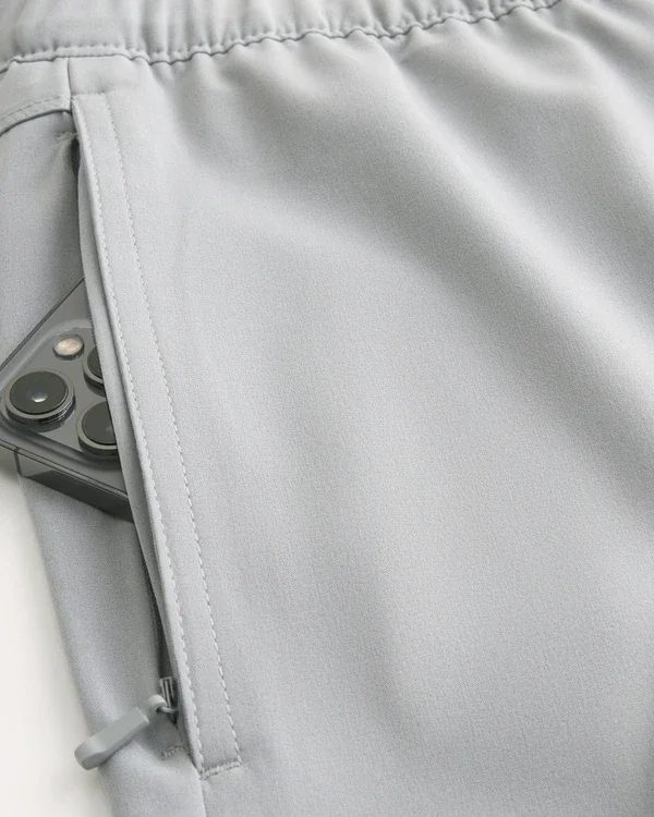 Hybrid-Shorts in mittlerer Länge Hybrid-Shorts in mittlerer Länge